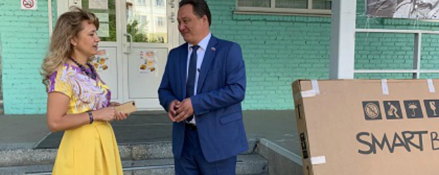 Депутат Александр Белов оказал спонсорскую помощь одной из школ Ангарска